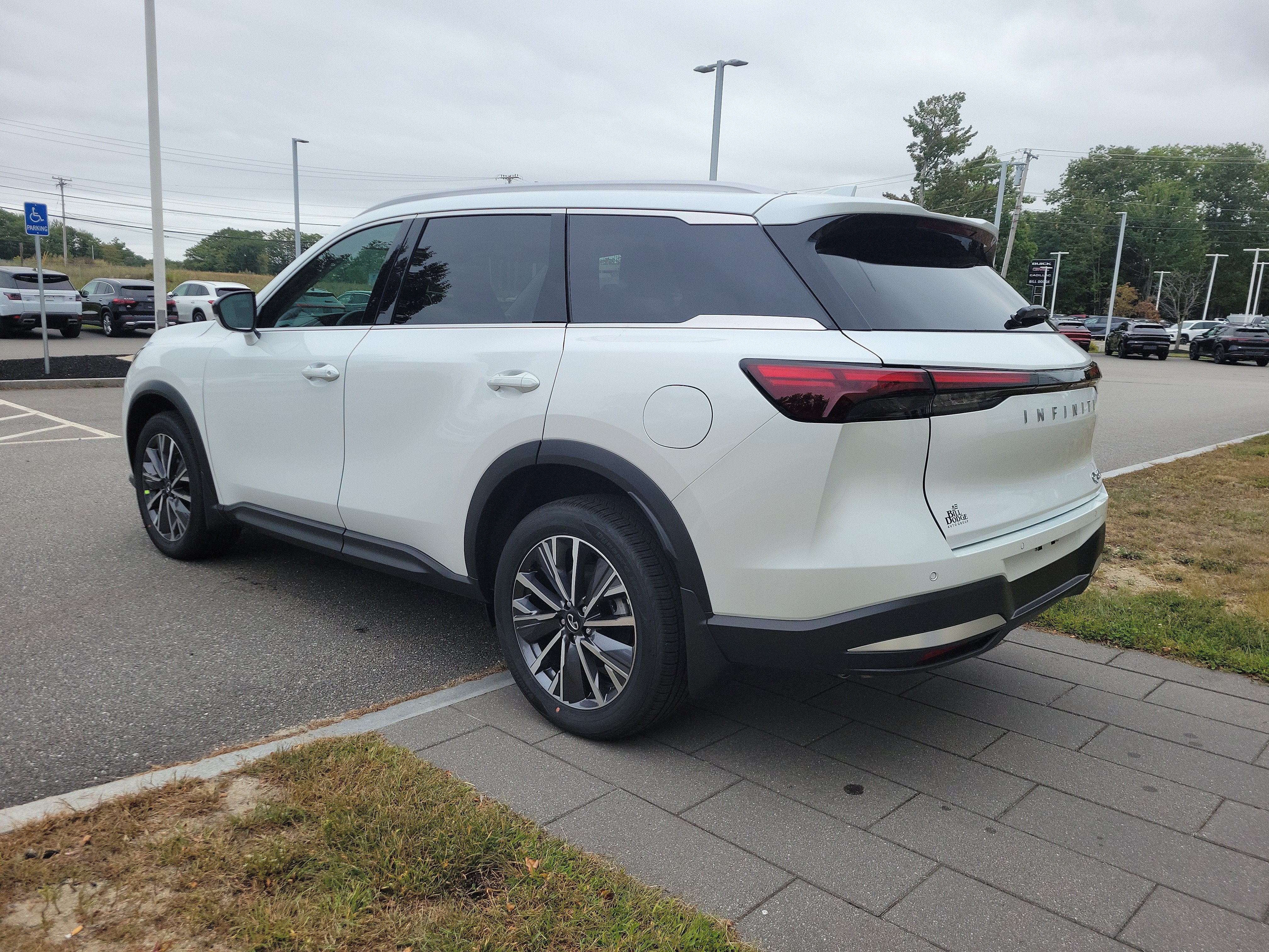 2027 INFINITI QX60 LUXE