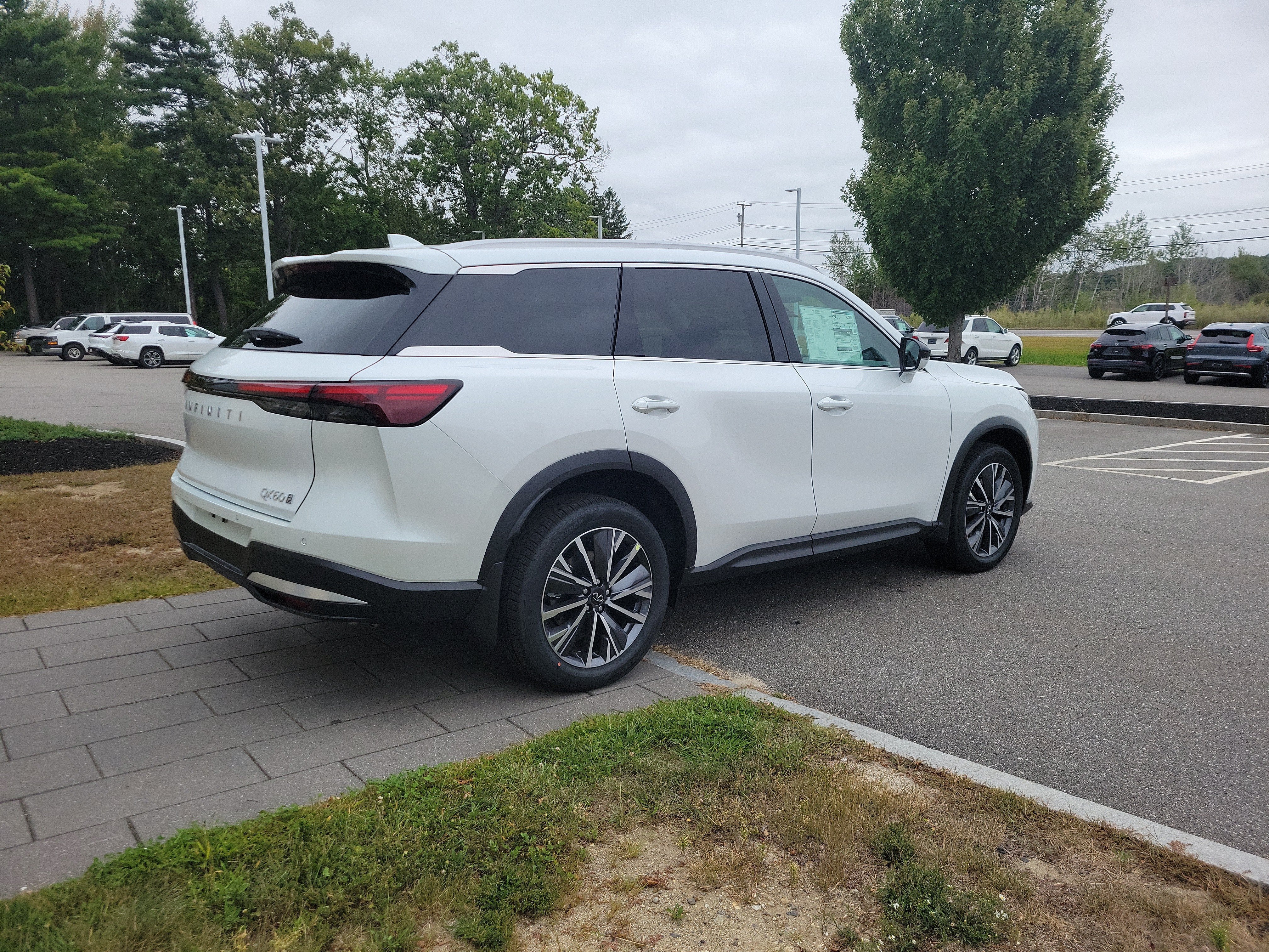 2027 INFINITI QX60 LUXE