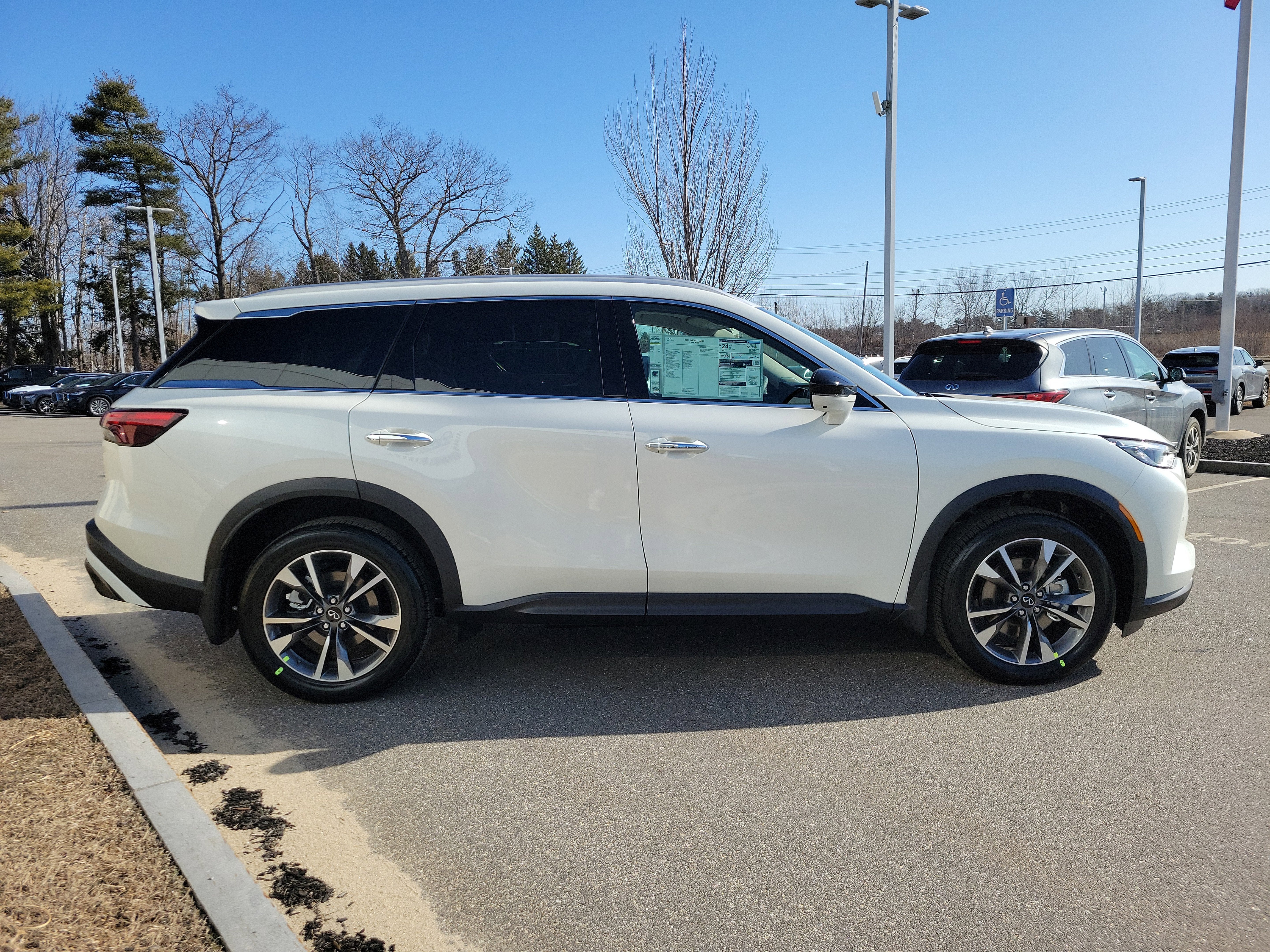 2025 INFINITI QX60 Luxe AWD