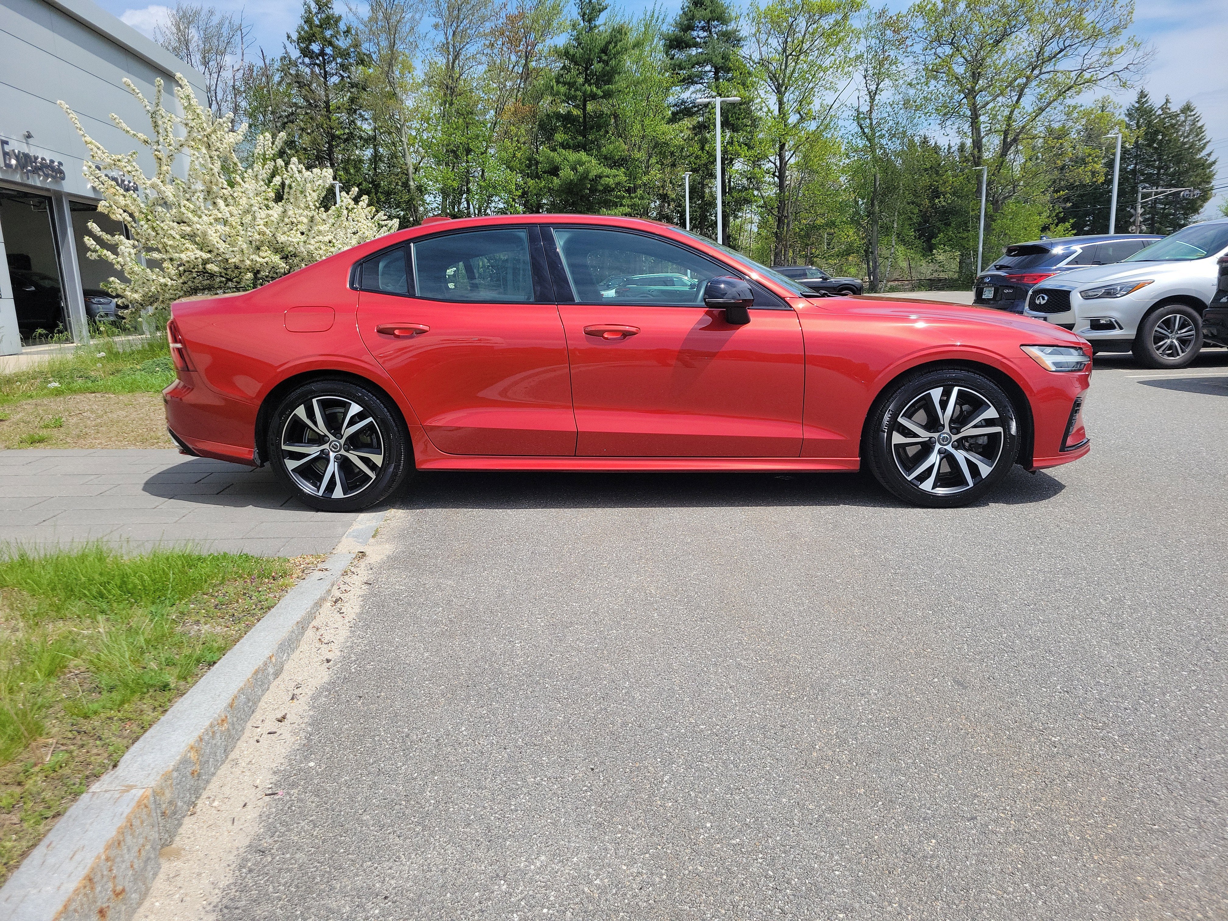 2022 Volvo S60 Recharge Plug-In Hybrid R-Design