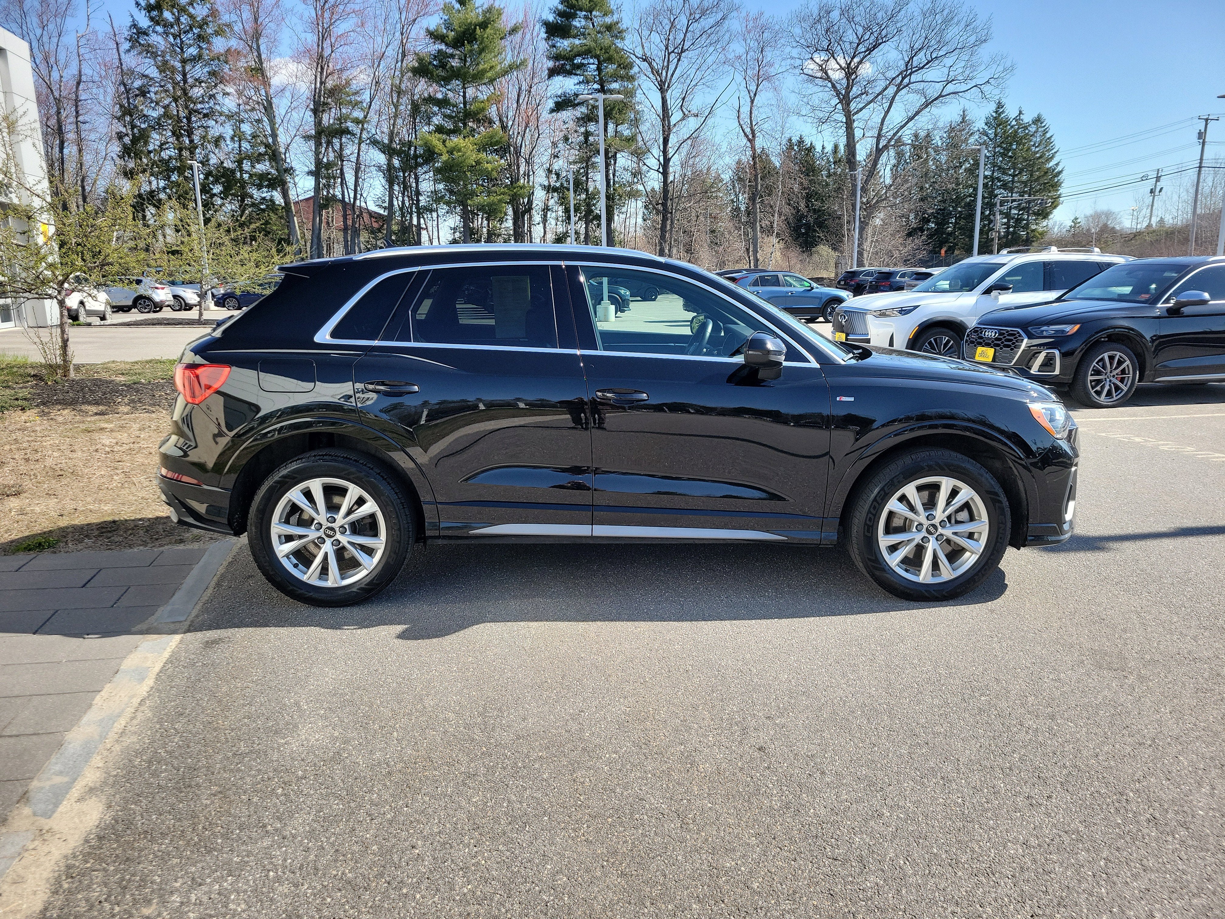2022 Audi Q3 S line Premium