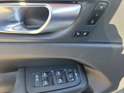 2024 Volvo XC60 Plus Dark Theme