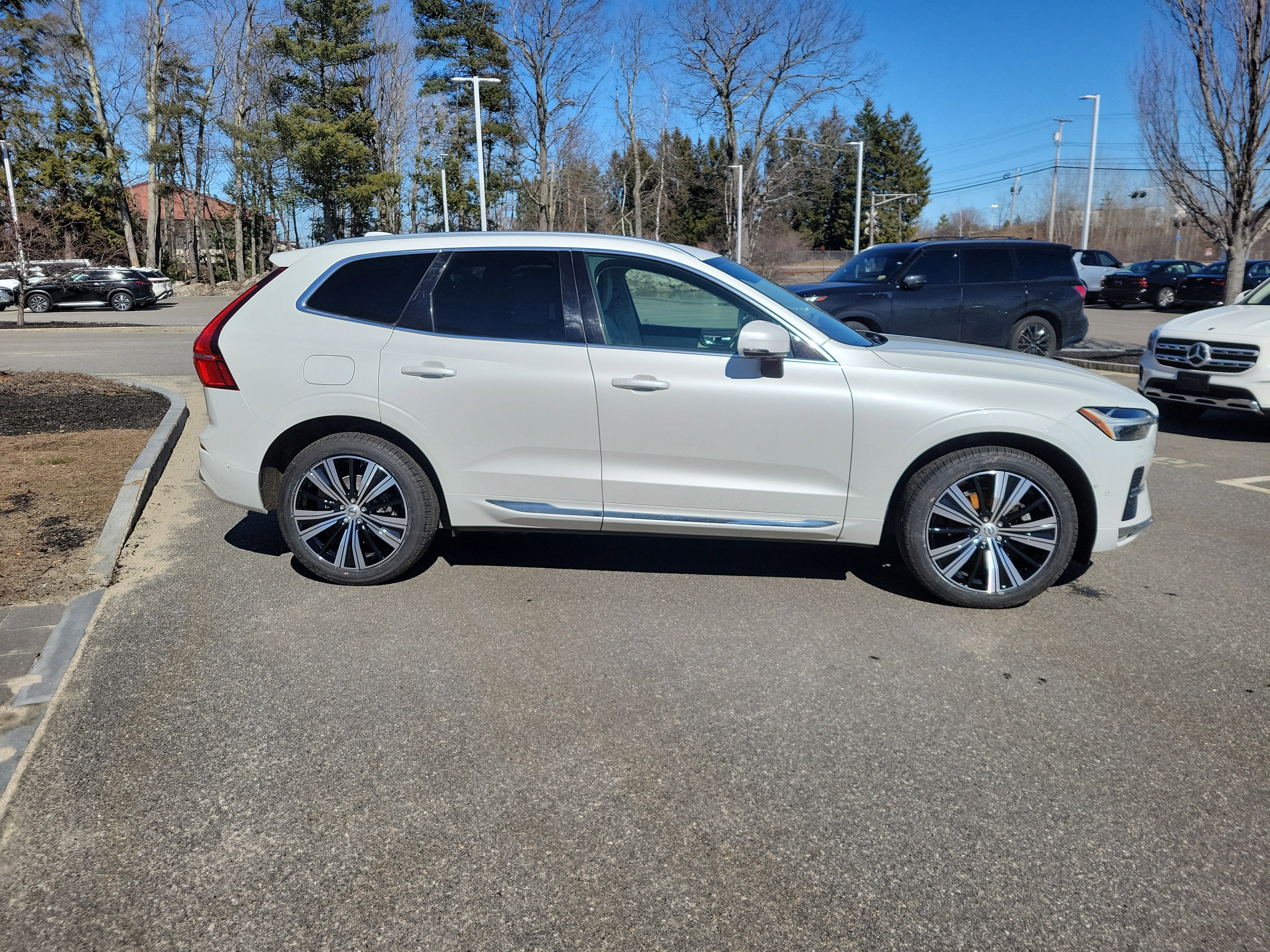 2023 Volvo XC60 Plus Bright Theme