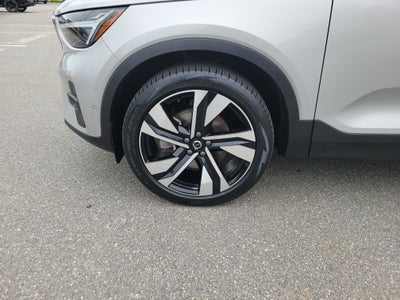 2024 Volvo XC40 Plus Bright Theme