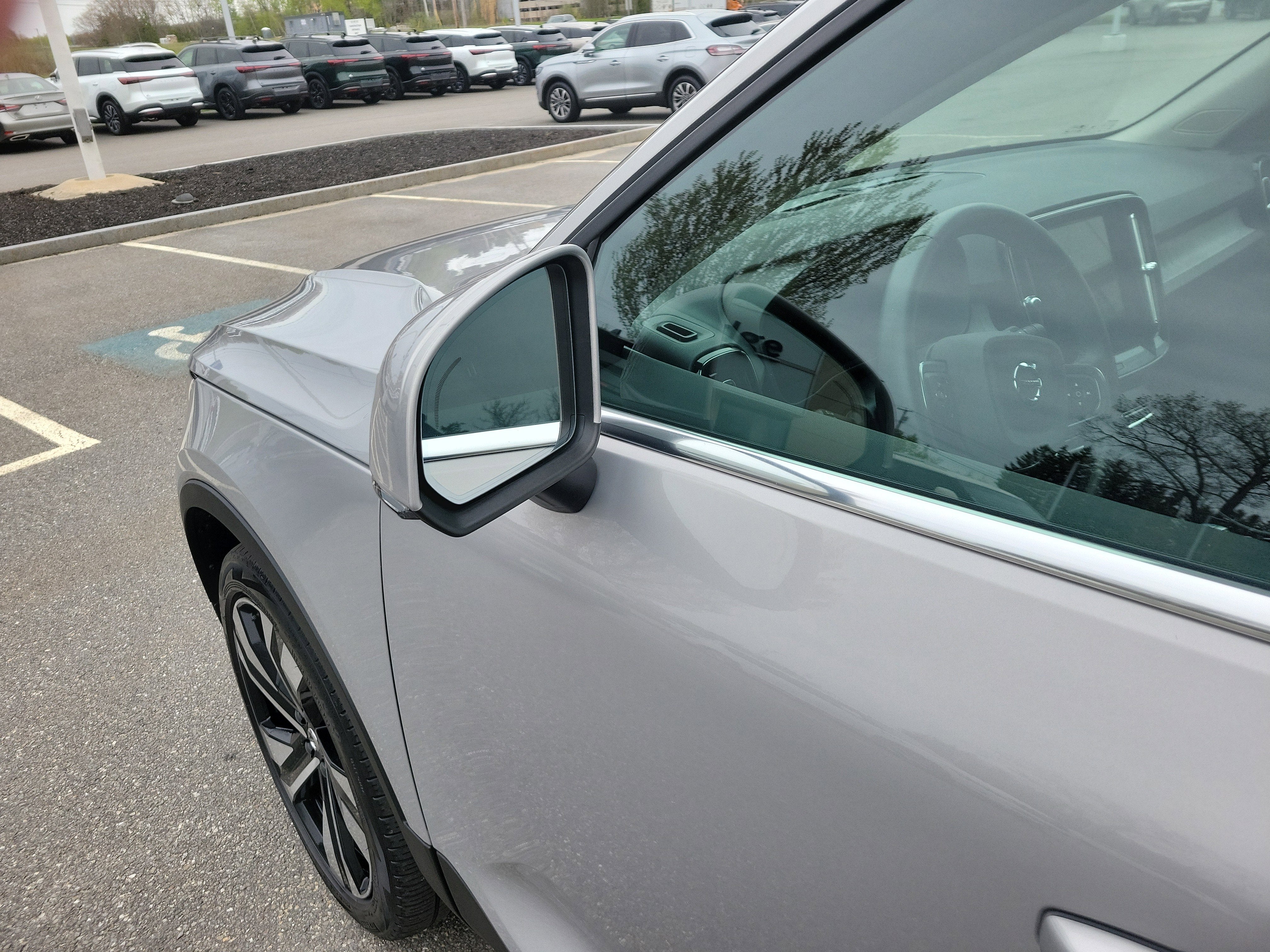 2024 Volvo XC40 Plus Bright Theme