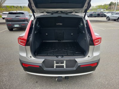 2024 Volvo XC40 Plus Bright Theme