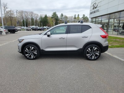 2024 Volvo XC40 Plus Bright Theme