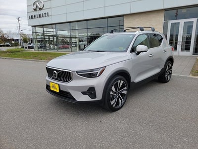 2024 Volvo XC40 Plus Bright Theme