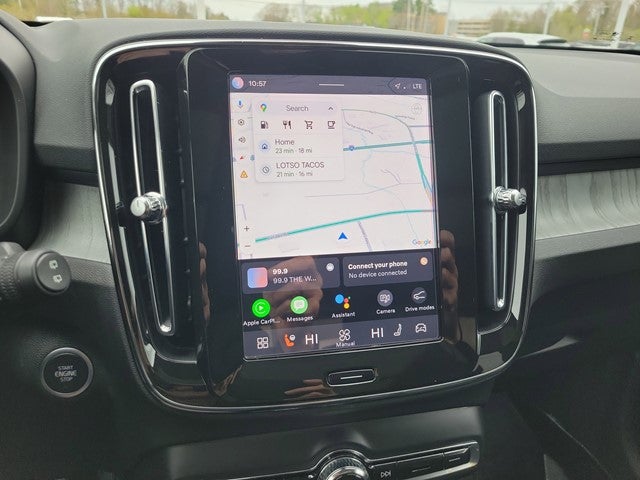 2024 Volvo XC40 Plus Bright Theme