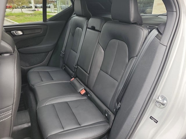 2024 Volvo XC40 Plus Bright Theme
