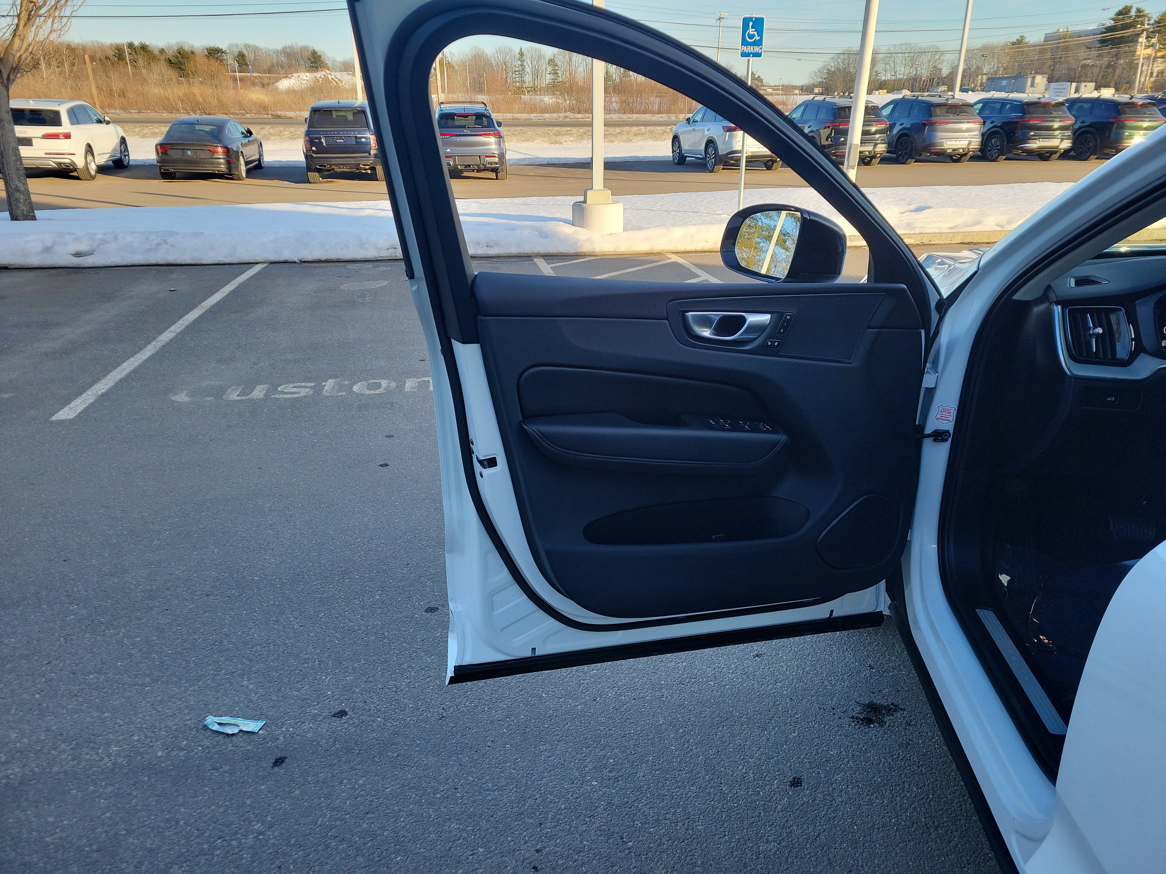 2025 Volvo XC60 Plus