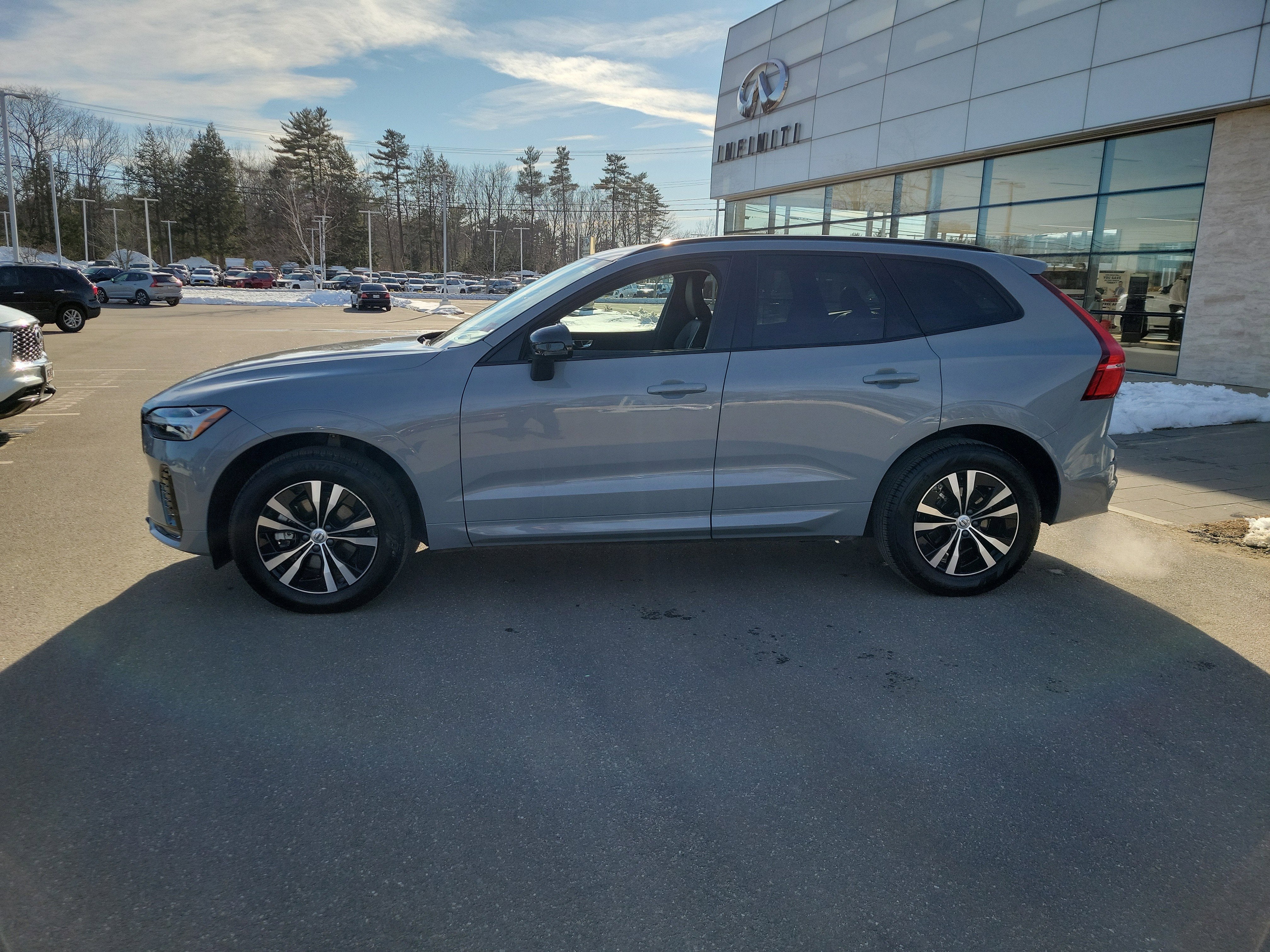 2025 Volvo XC60 Core